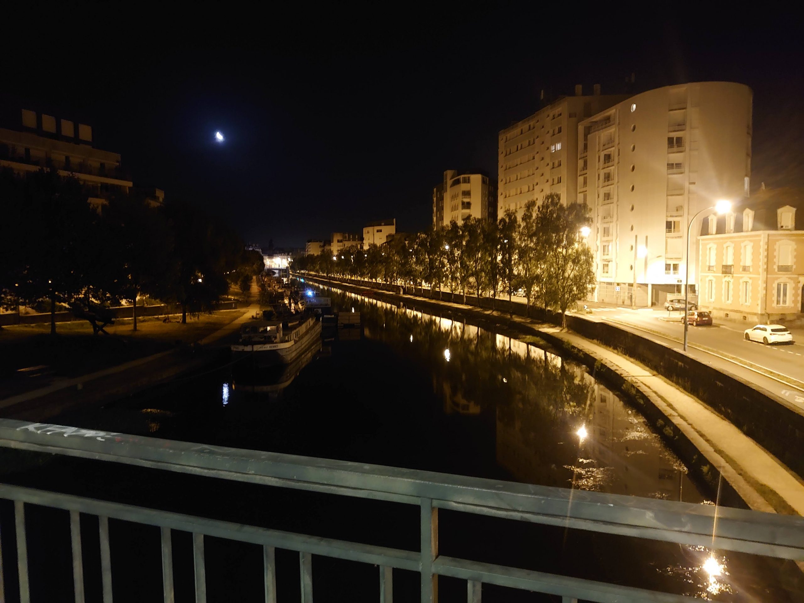 Limites et croissances comparées d'exponentielle. Exercice de terminale avec calculs, produits, quotients et morceaux de polynômes, Pont Malakoff, Rennes, Bretagne Limites et croissances comparées d'exponentielle. Exercice de terminale avec calculs, produits, quotients et morceaux de polynômes.